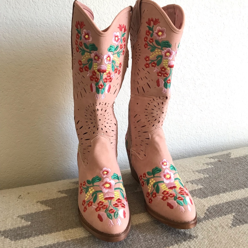 NWT Wild West Floral Cowboy Boots